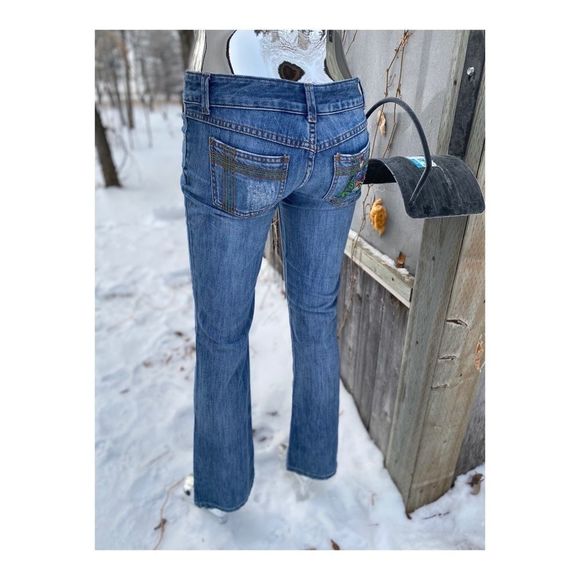 Billabong Boho Embroidered Low Rise Jeans Flare Leg Cotton Med Wash Sz S - Picture 15 of 16